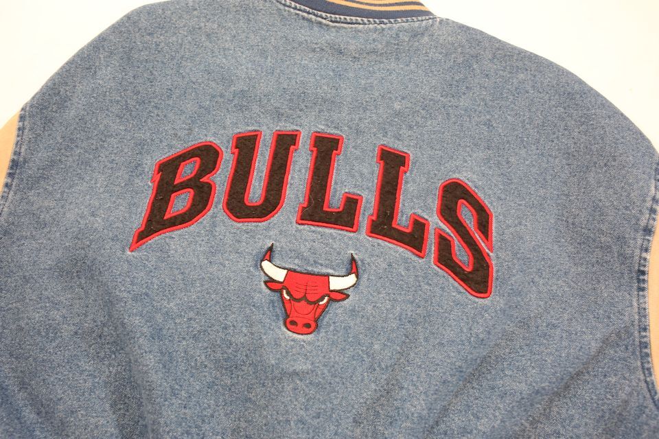シカゴ・ブルズ デニムスタジャン Chicago Bulls Blue