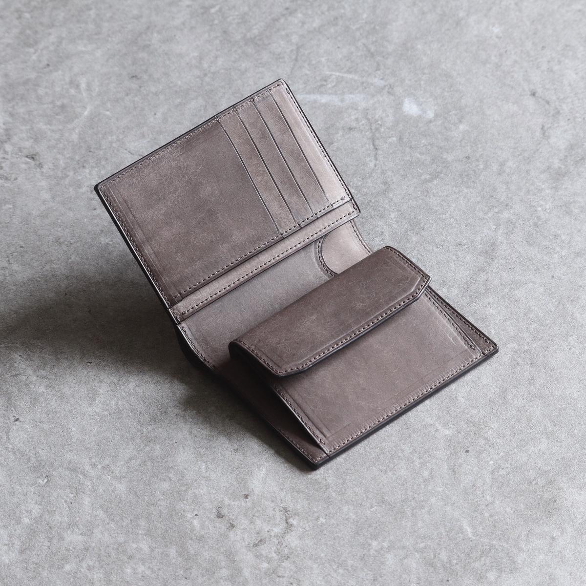 新品即決新品即決ブライドルレザー ミドルウォレット 折らずに収納