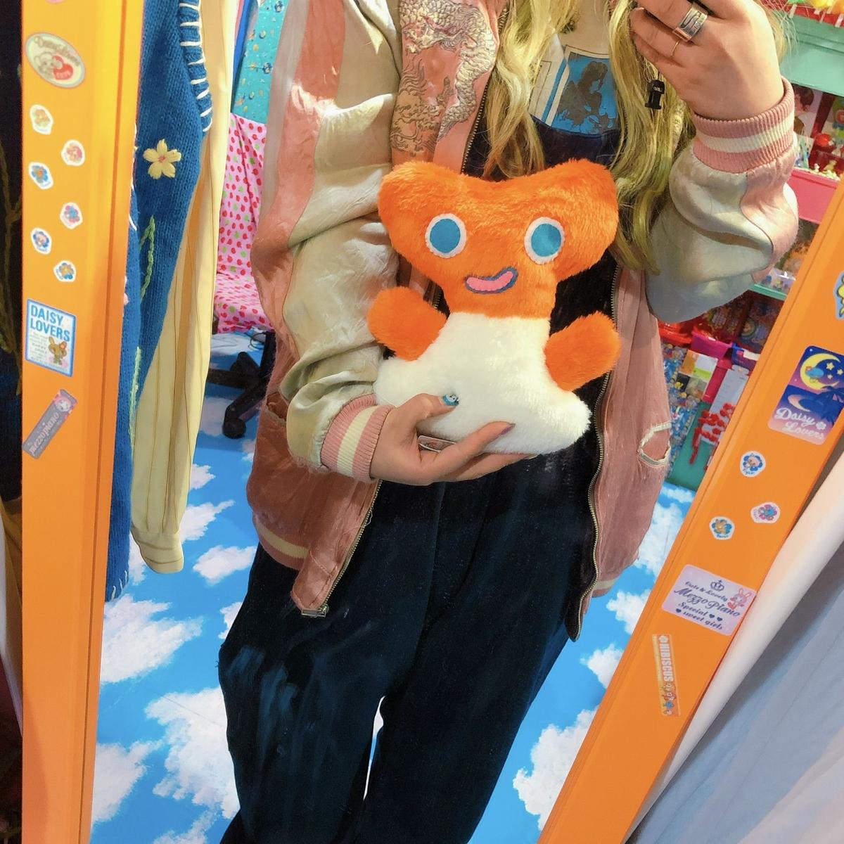 イベ価格特別呪物真実を見抜き相手を見抜く身代わり観音持ち運びオルゴナイト 祝祭の呪物展」写真をnoteで供養する｜naked ape逢川里羅