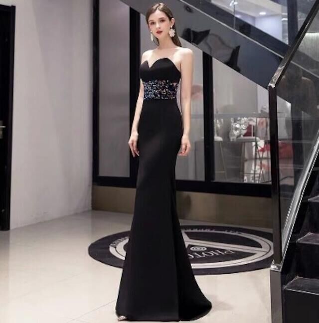 美品 パーティードレス 黒 マーメイドライン ベアトップ 優雅なシルエット セクシー 細見え