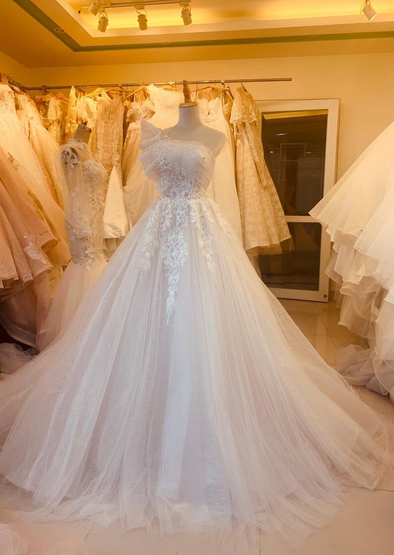 多様な 豪華 ウエディングドレス 憧 ハンドメイド プリンセスライン ワンショルダー ウェディングドレス 多様な 豪華 ウエディングドレス 憧 ハンドメイド プリンセスライン ワンショルダー ウェディングドレス