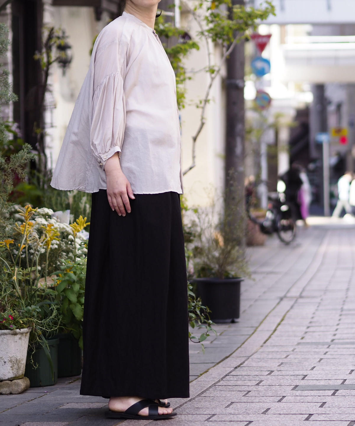 一番人気物 suzuki takayukiのfloating blouse シャツ/ブラウス(七分