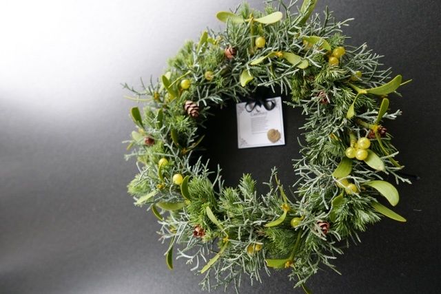 ホワイト系激安商品 クリスマスを彩るヤドリギのハーフリース クリスマス インテリア 住まい 小物ホワイト系 11 110 Www Dawajen Bh