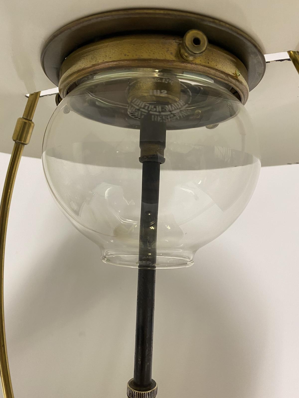 ずっと使い続けたくなる真鍮製の灯油ランタンで特別な一夜を
