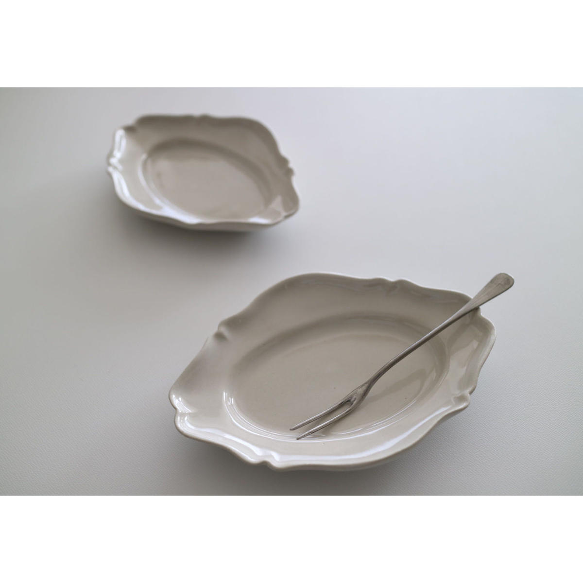 玄関先迄納品 河合竜彦 白釉レリーフ皿 alamocirugiaplastica.com