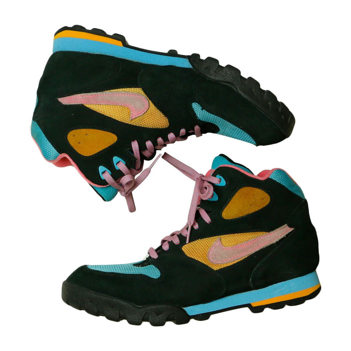 nike caldera hiking boots