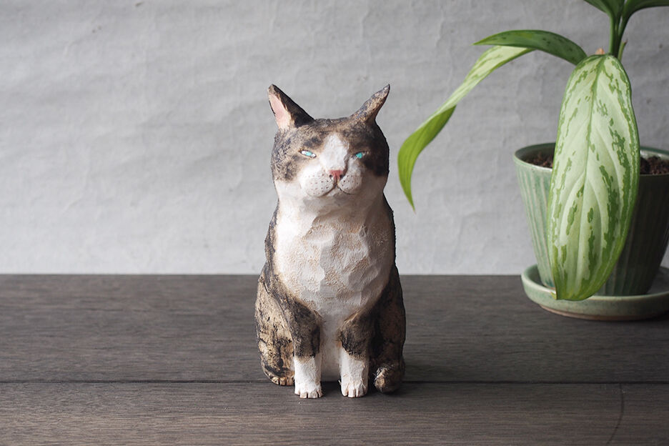 わたなべまさと 木彫りの座り猫
