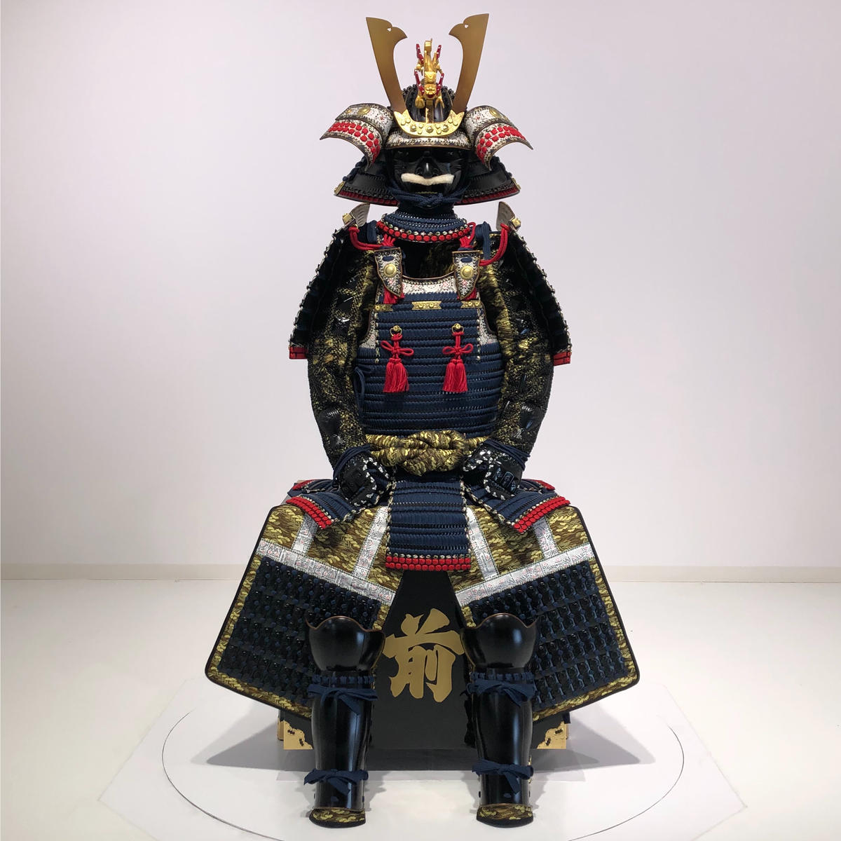 Ｏ-013】 黒艶消塗筏佩楯 | 甲冑工房丸武