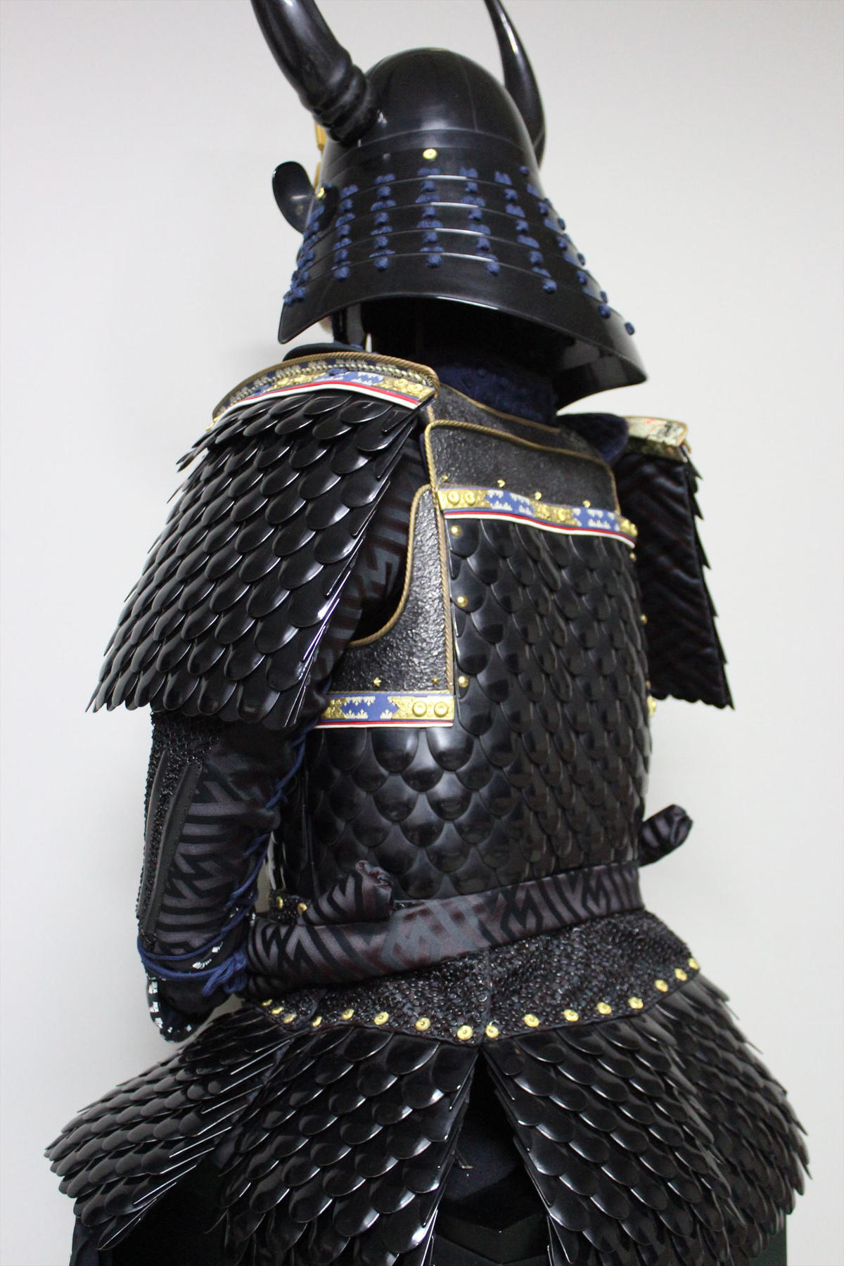 O 012 鱗鎧 うろこよろい 甲冑工房丸武