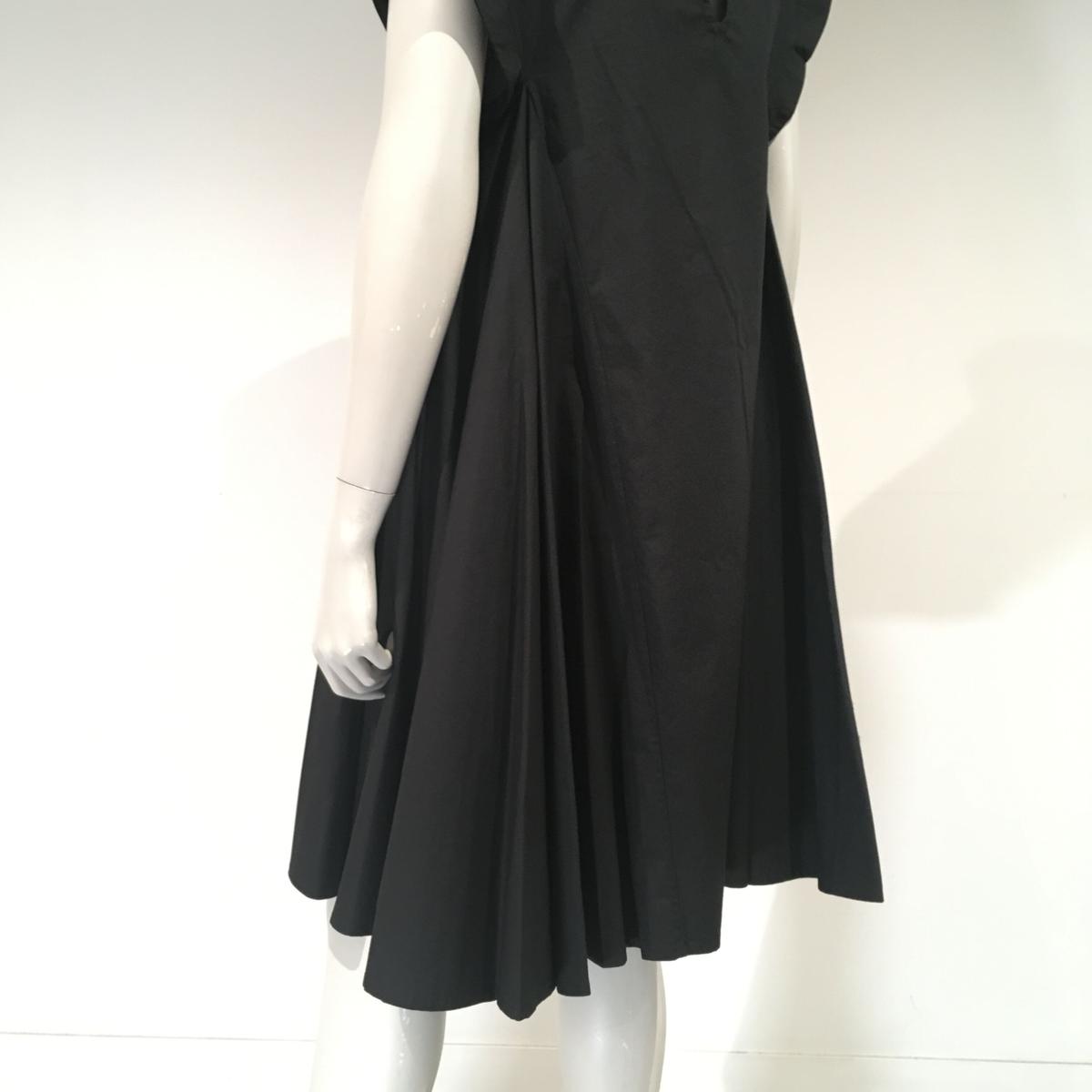 sale 美品 お洒落なマーレット サイドパネル ボートネックショートドレス-