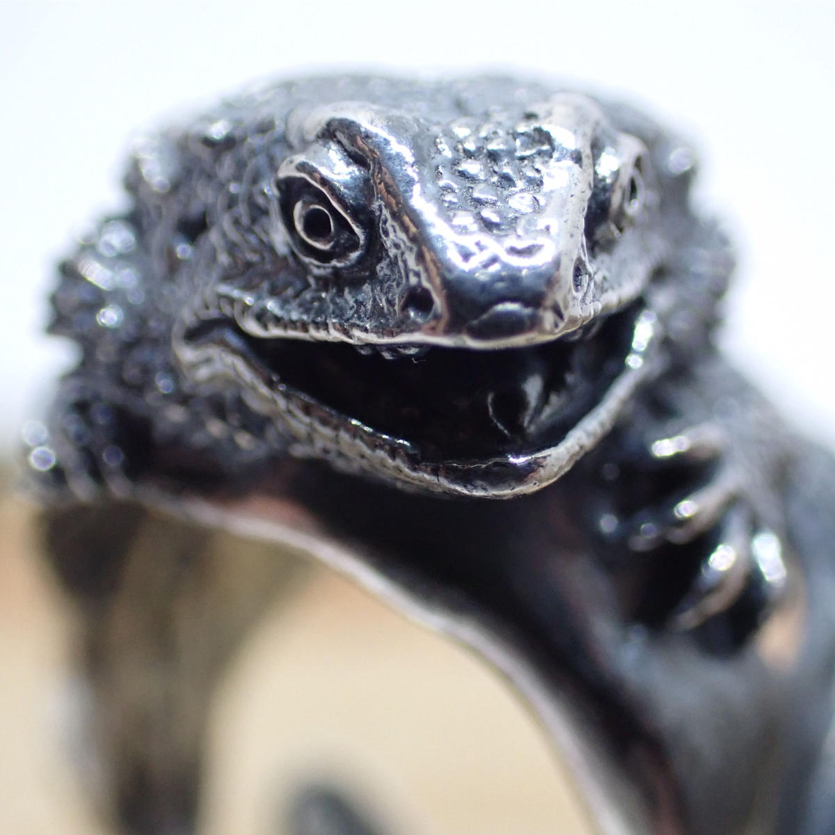 フトアゴヒゲトカゲ口開けリング Black Emiria Online Shop