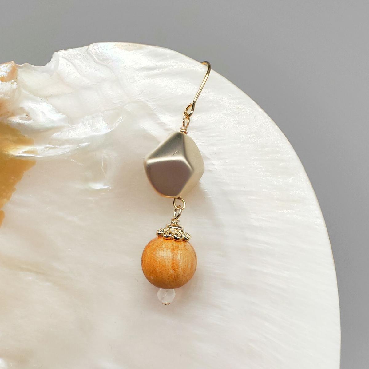 日本限定モデル】 【希少】山梨県産八幡水晶K18WGピアス/邪気払い