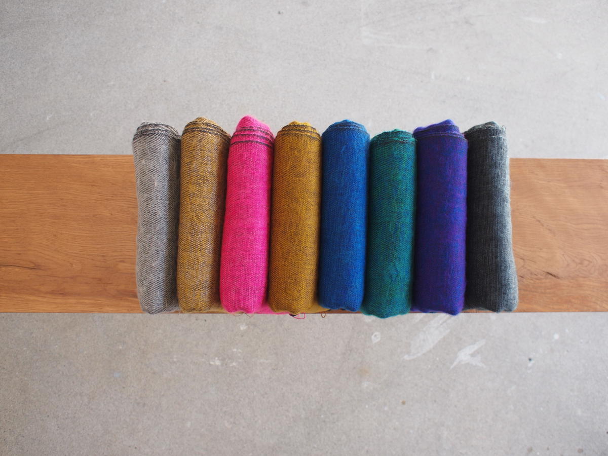 Hint Hint ヒントヒント Stole 02 Grey Camel Pink L