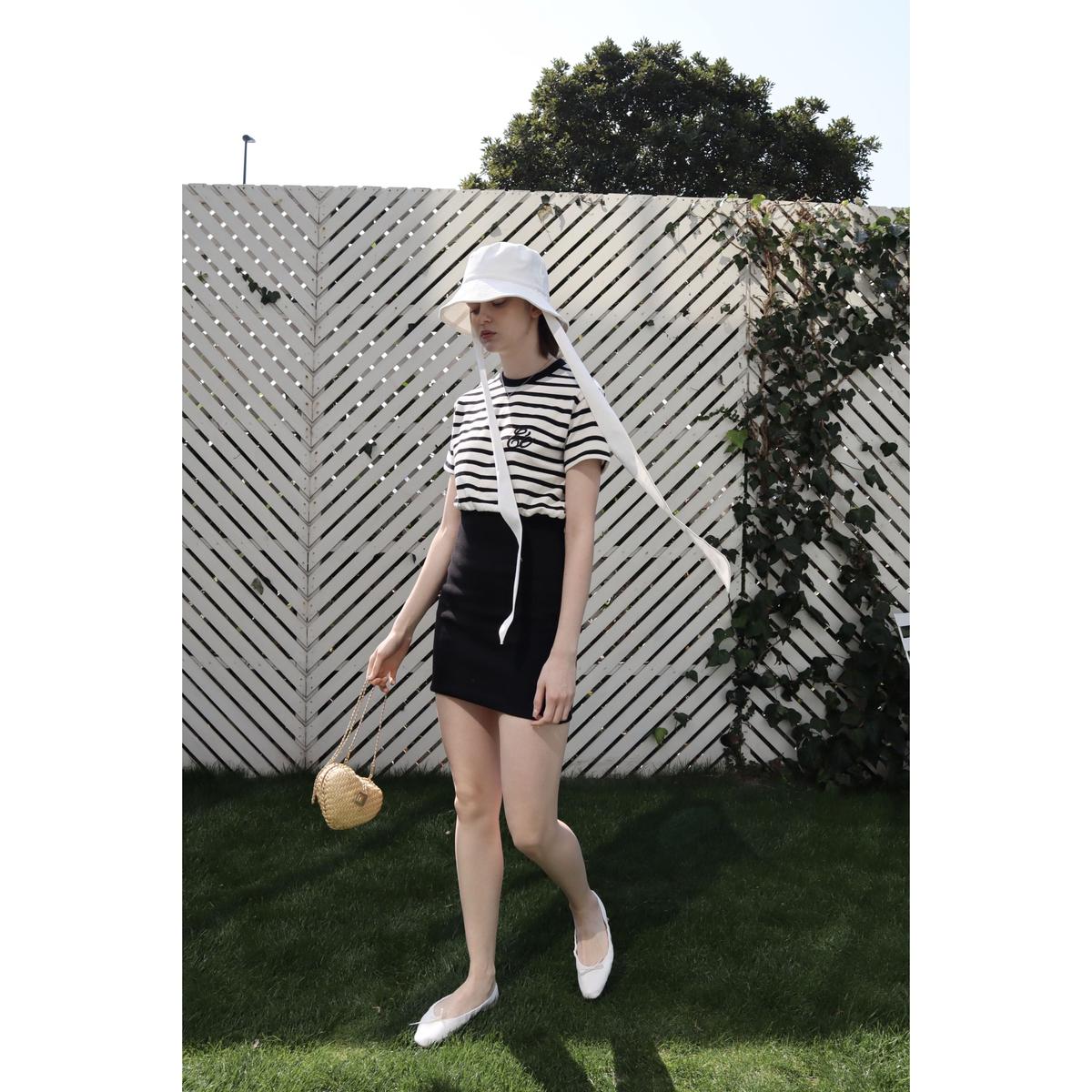 Eé tee rib tight onepiece border