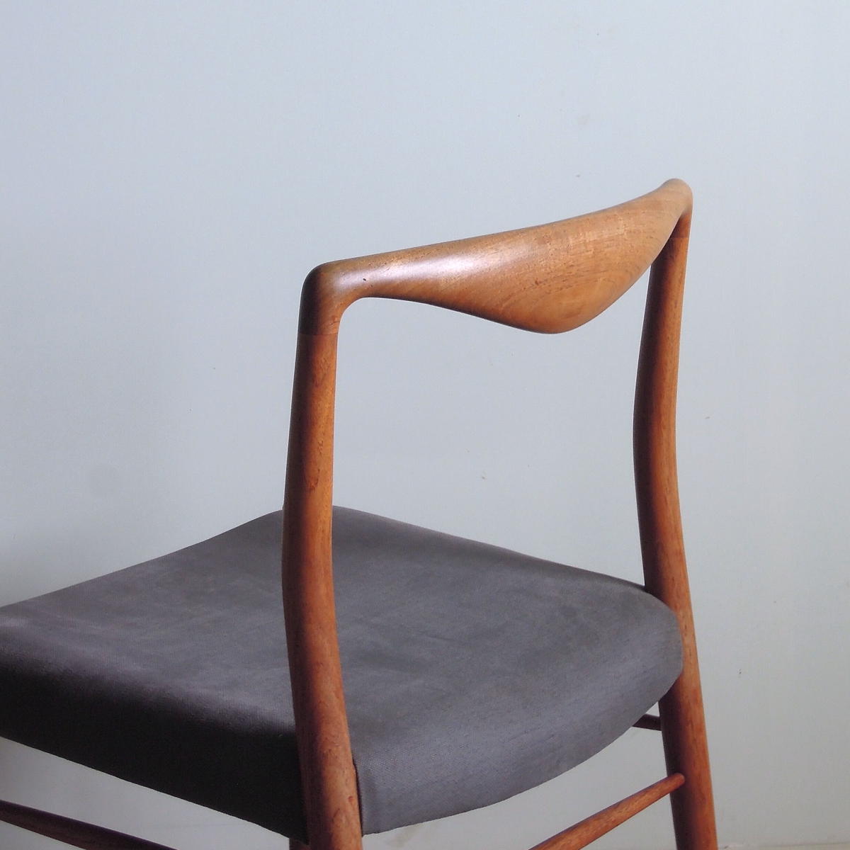 Kai Lyngfeldt Larsen / model.19 ダイニングチェア | 𝐟𝐥𝐨𝐨𝐫