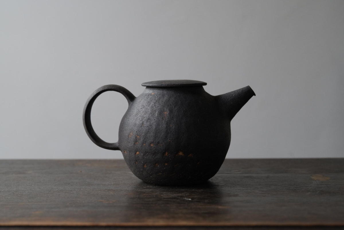 村上躍さん　ポット　黒焼締 黒焼締ポット | 村上躍作 - うつわ祥見KAMAKURA web shop