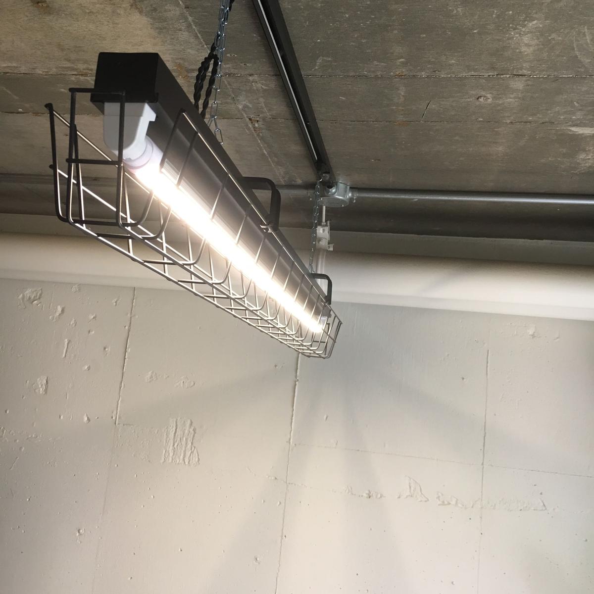 【B1LG02】ダクトレール用1灯LEDライト つや消しブラック 笠なし ガード付き