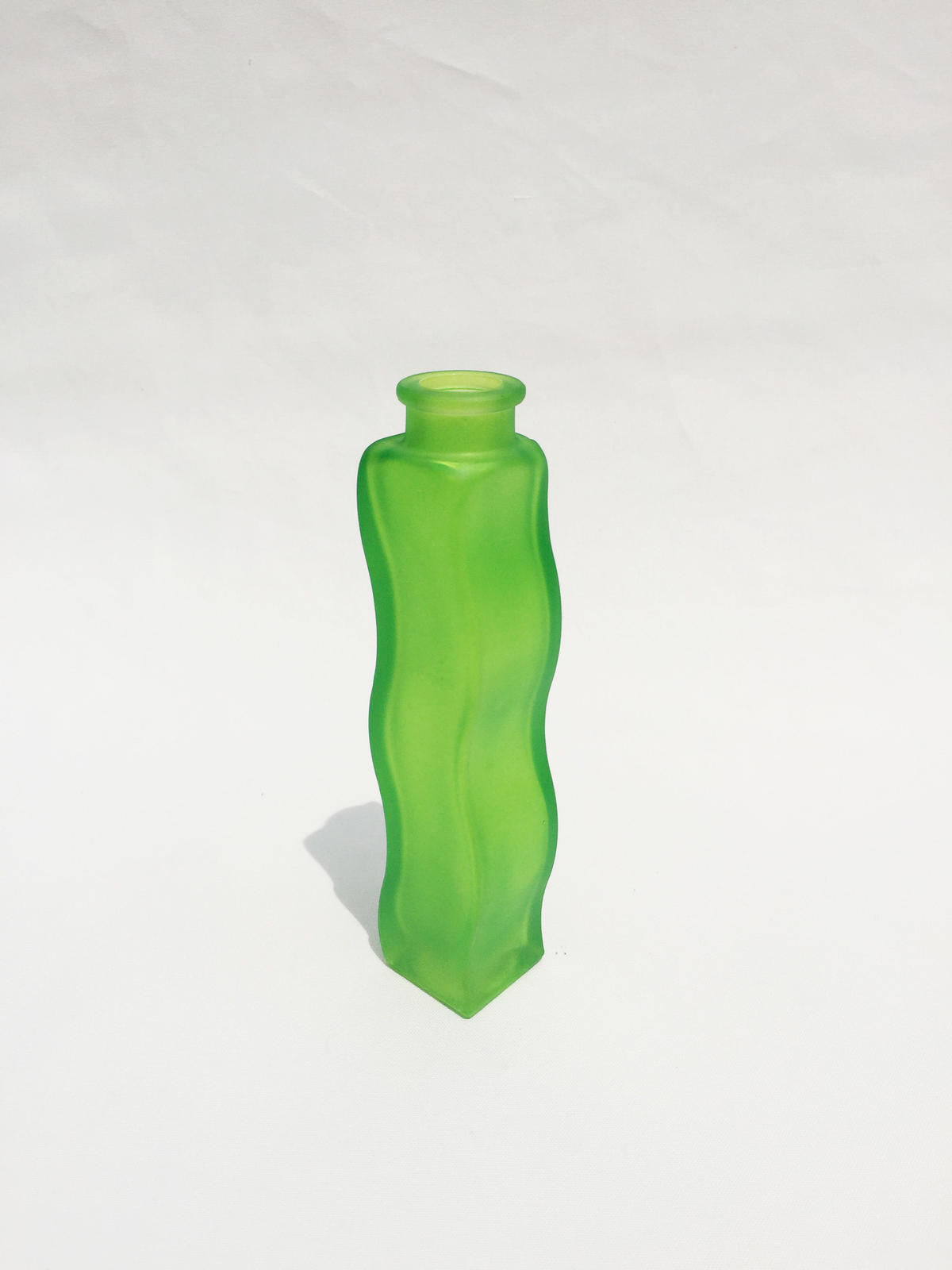 Wavy glass flower vase FICTIONAL STORE