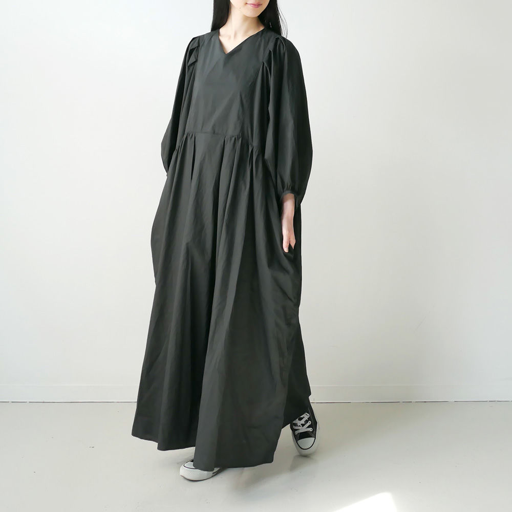 Universal Tissu ユニヴァーサルティシュ ナチュラルタイプライター Vネックギャ