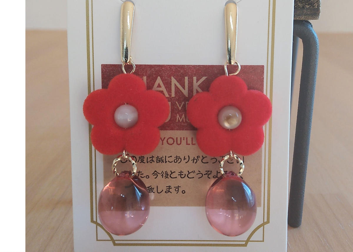 79.フロッキー赤花、シェルビーズ、しずく鈴丸デザインピアス(18kgp) | handmad... 79.フロッキー赤花、シェルビーズ、しずく鈴丸デザインピアス(18kgp) | handmad...