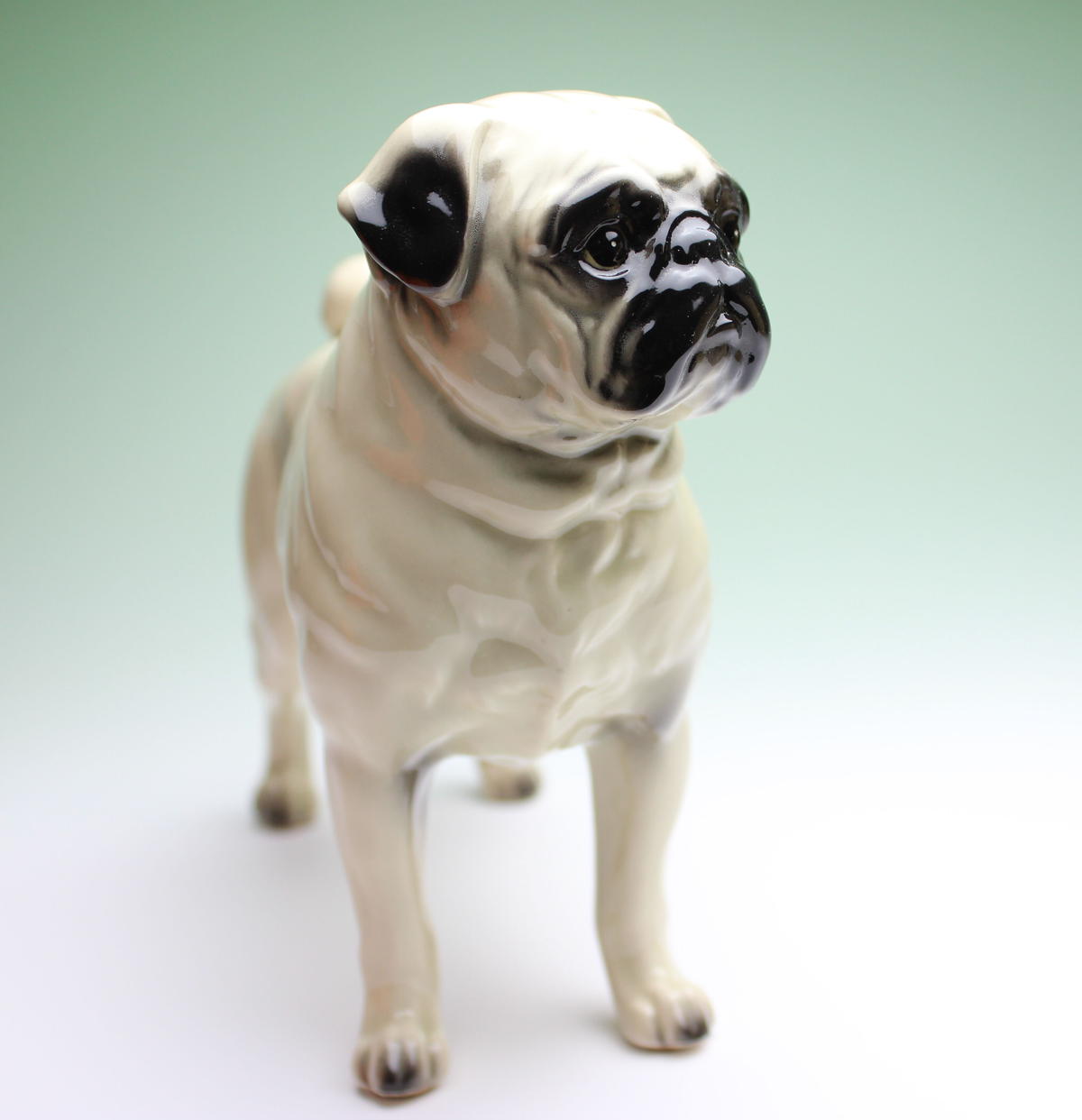 陶器犬置物 パグ シルバーフォーン Haniibaaz 陶器犬置物 パグ シルバーフォーン Haniibaaz