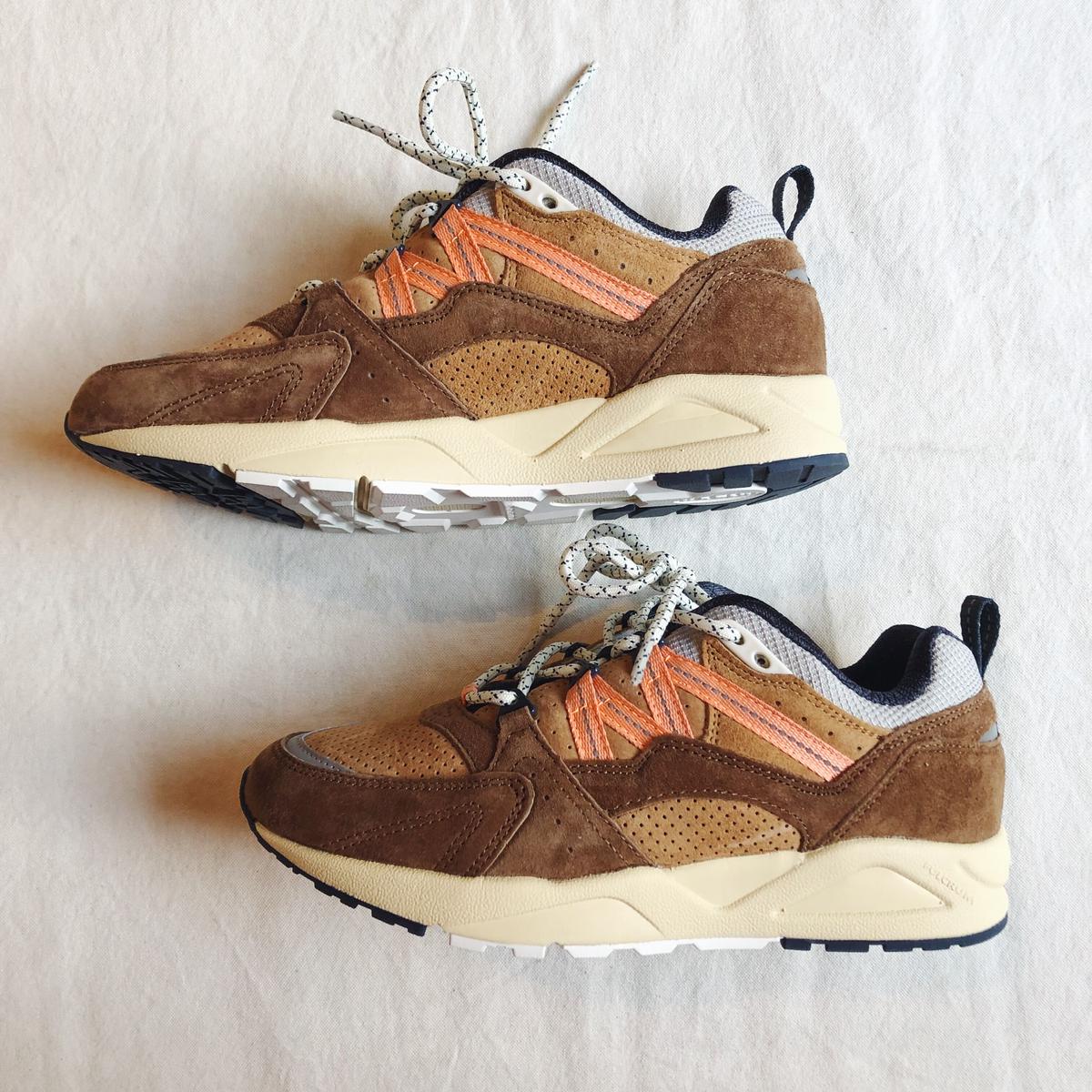 KARHU カルフ FUSION2.0 スニーカー RUBBER/CADMIUM ORANGE (ブラウンオレンジ)