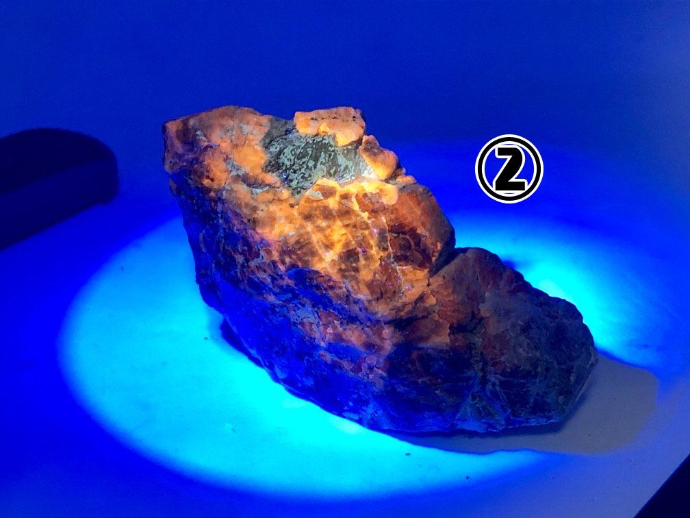 蛍光の美 アフガナイト＆フロゴパイト