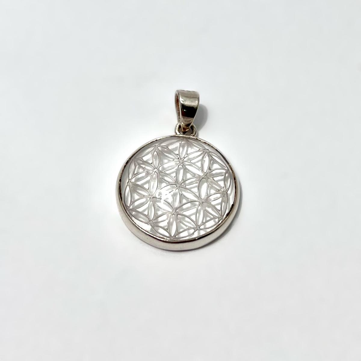 ガネーシュヒマール産水晶原石にフラワーオブライフ紋様