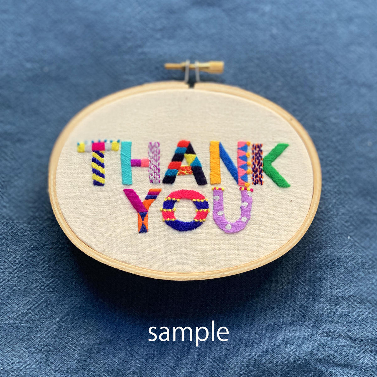 タイ国内お届け アルファベット刺繍飾りのキット 図案写すタイプ Hironoc