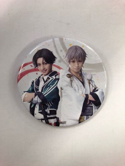 刀ミュ 静かの海のパライソ 鶴丸国永 豊前江 缶バッジ（戦闘ver.） | K