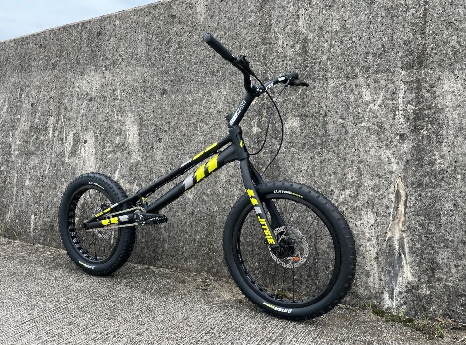 ジットシー トライアル自転車 JITSIE 18インチ キッズ トライアル