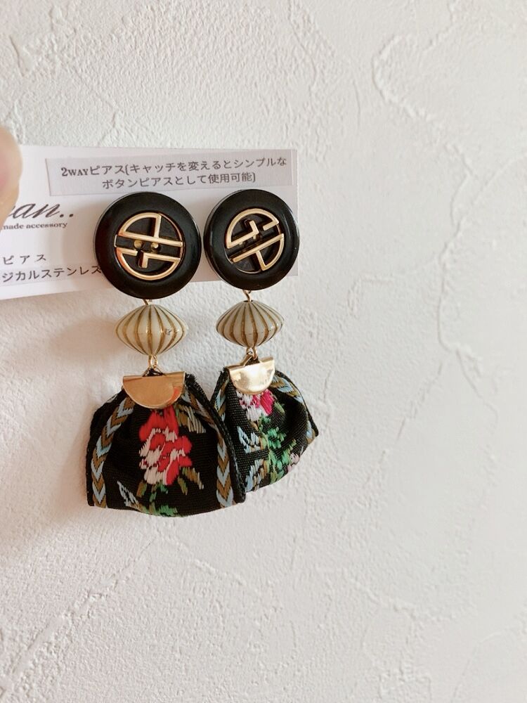 お買い得モデル ハンドメイド ネイビーボタン 大ぶり ピアス 個性的 ピアス