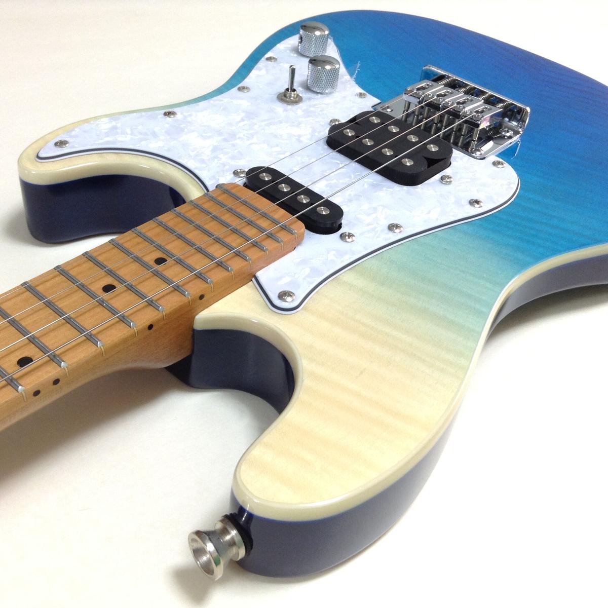 Flight Rock Series FURPFTBL STタイプのギターをモ...