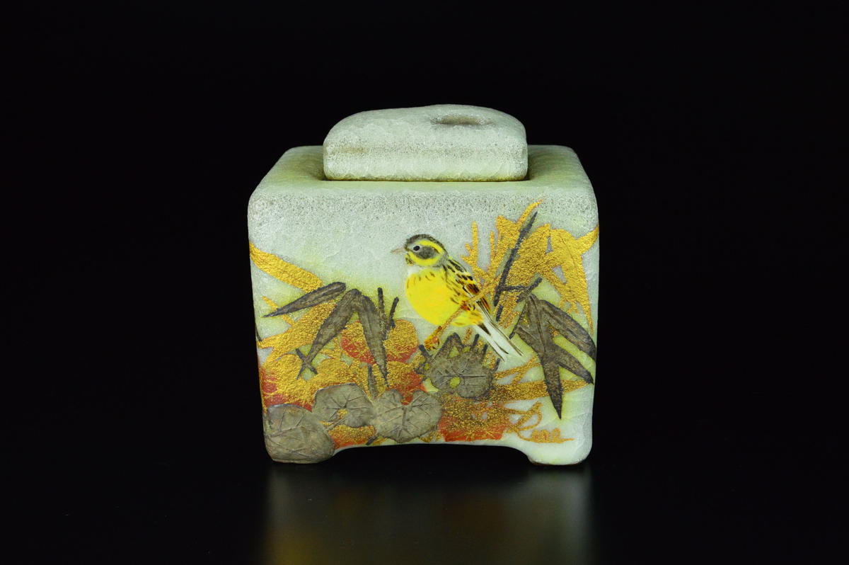 鈴木爽司 真作 色絵金銀彩花鳥図 湯呑 鈴木爽司 真作 色絵金銀彩花鳥図 湯呑 鈴木爽司 真作