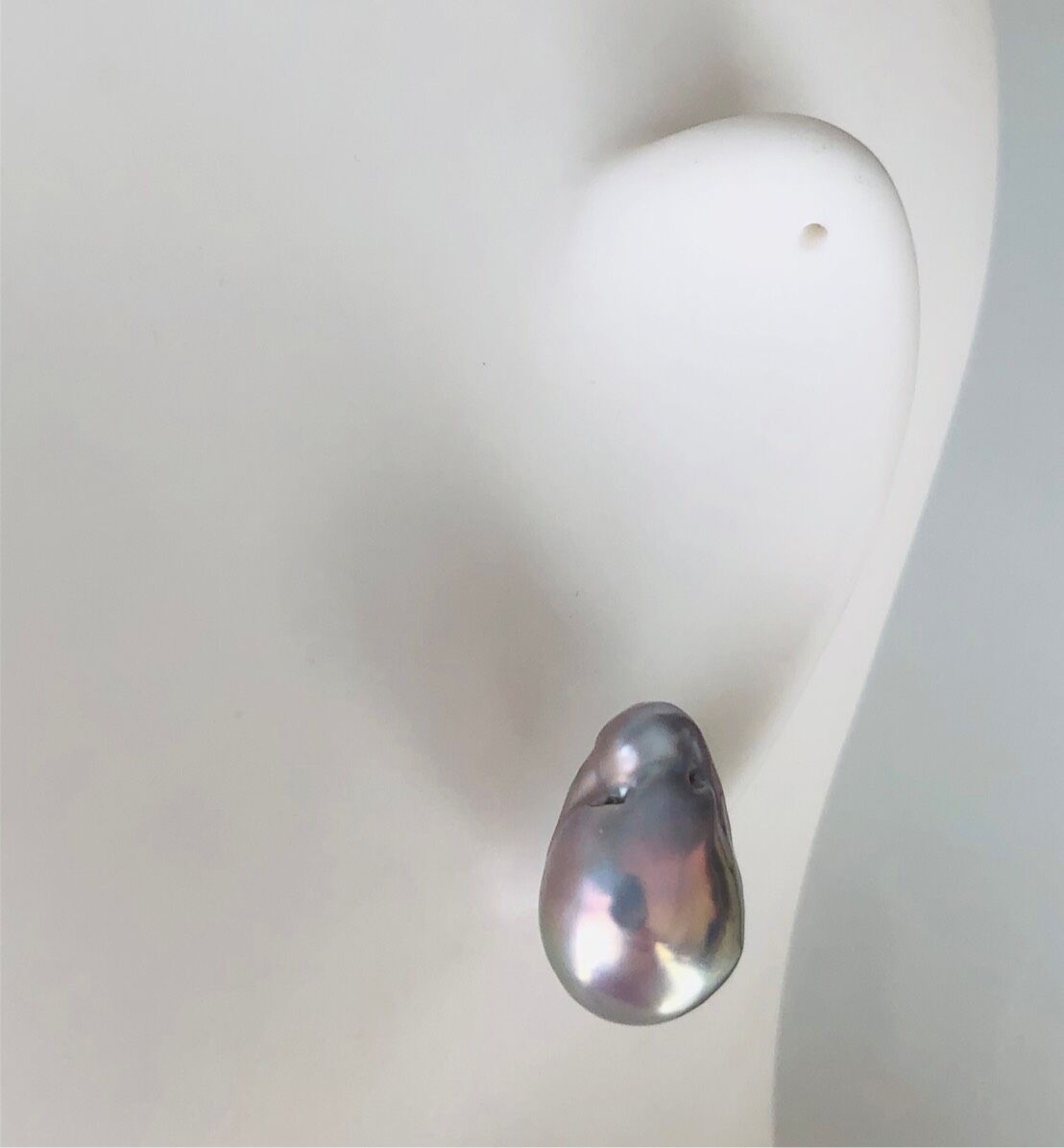 えることが 一点もの 無穴 メタリック系バロックパールのピアスの通販