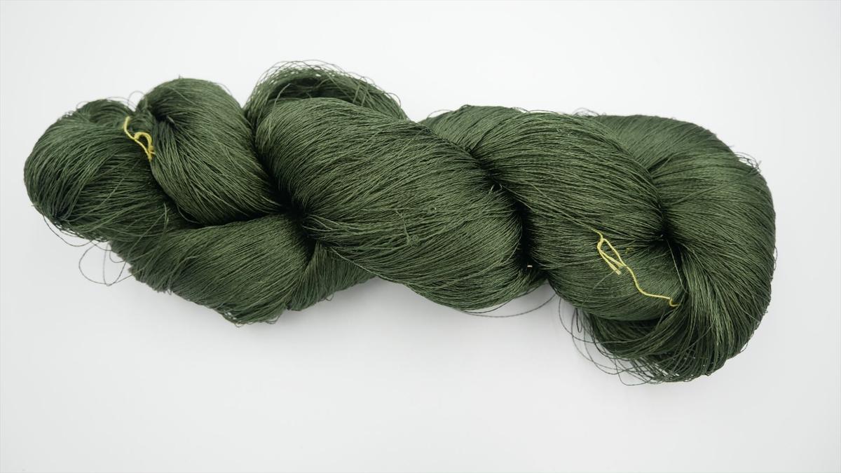 西陣織で使われている絹糸 綛糸 かせいと 絹紡績糸 濃緑 西陣岡本