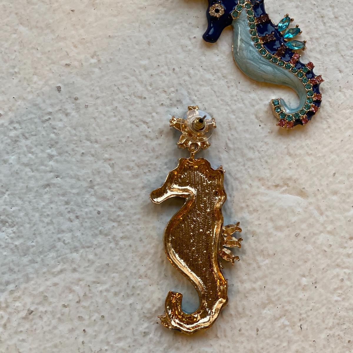 ブルータツノオトシゴピアス Mamaguitar ブルータツノオトシゴピアス Mamaguitar