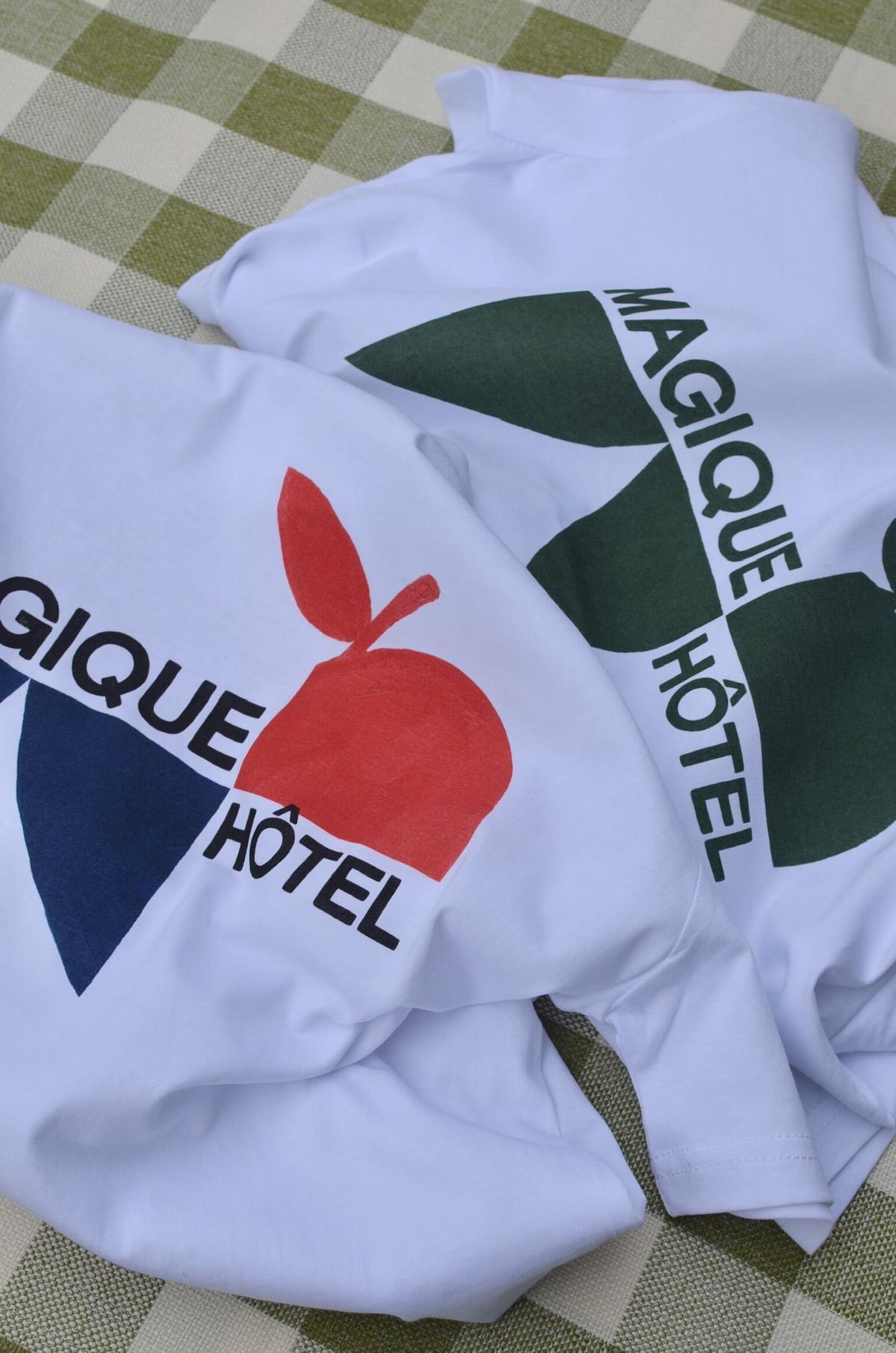 Hotel Magique / Un Hôtel Magique tshirt THE