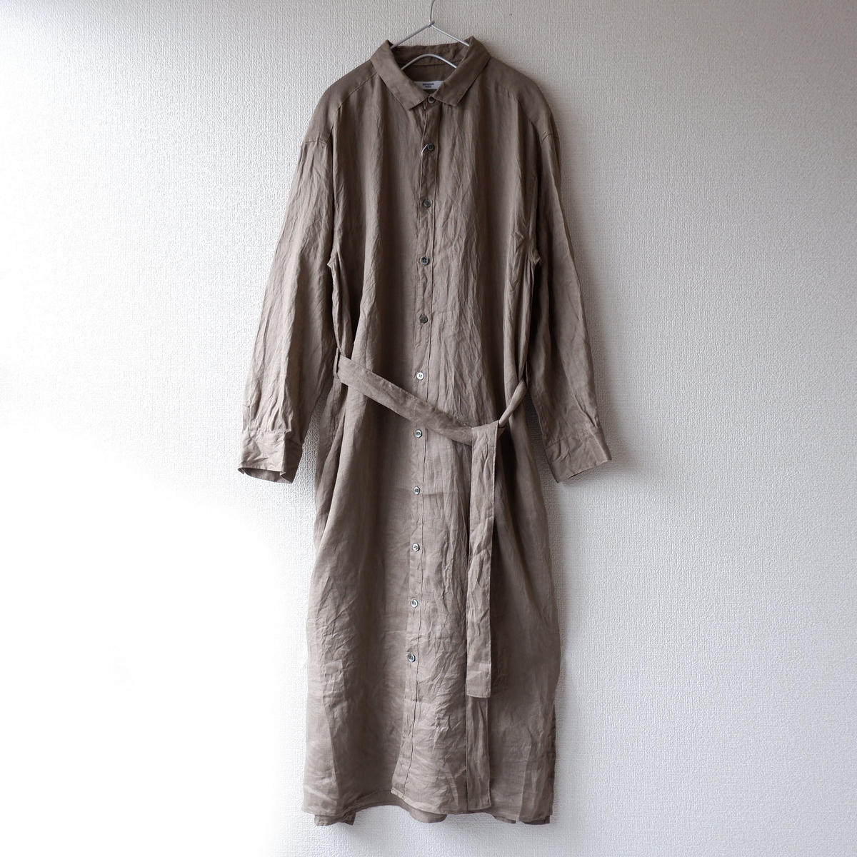 Universal Tissu ユニバーサルティシュ リネンロングシャツドレス Beige