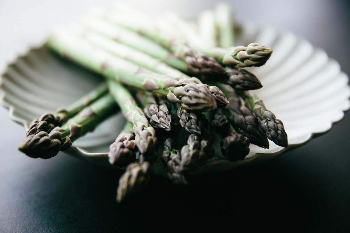 発送 1kgめぐみ農場の採れたてアスパラガス 谷口めぐみ農園