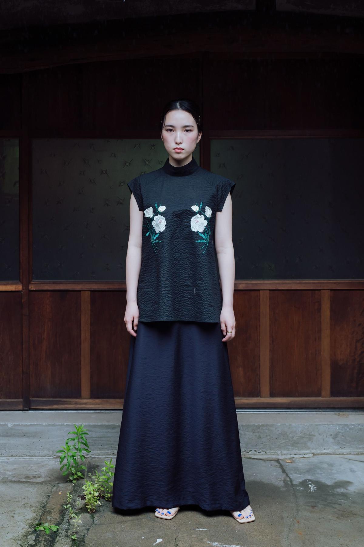 花を着るブラウス#01【芍薬】-black- 最前線の 花を着るブラウス#01【芍薬】-black- シャツ/ブラウス(半袖/袖なし)
