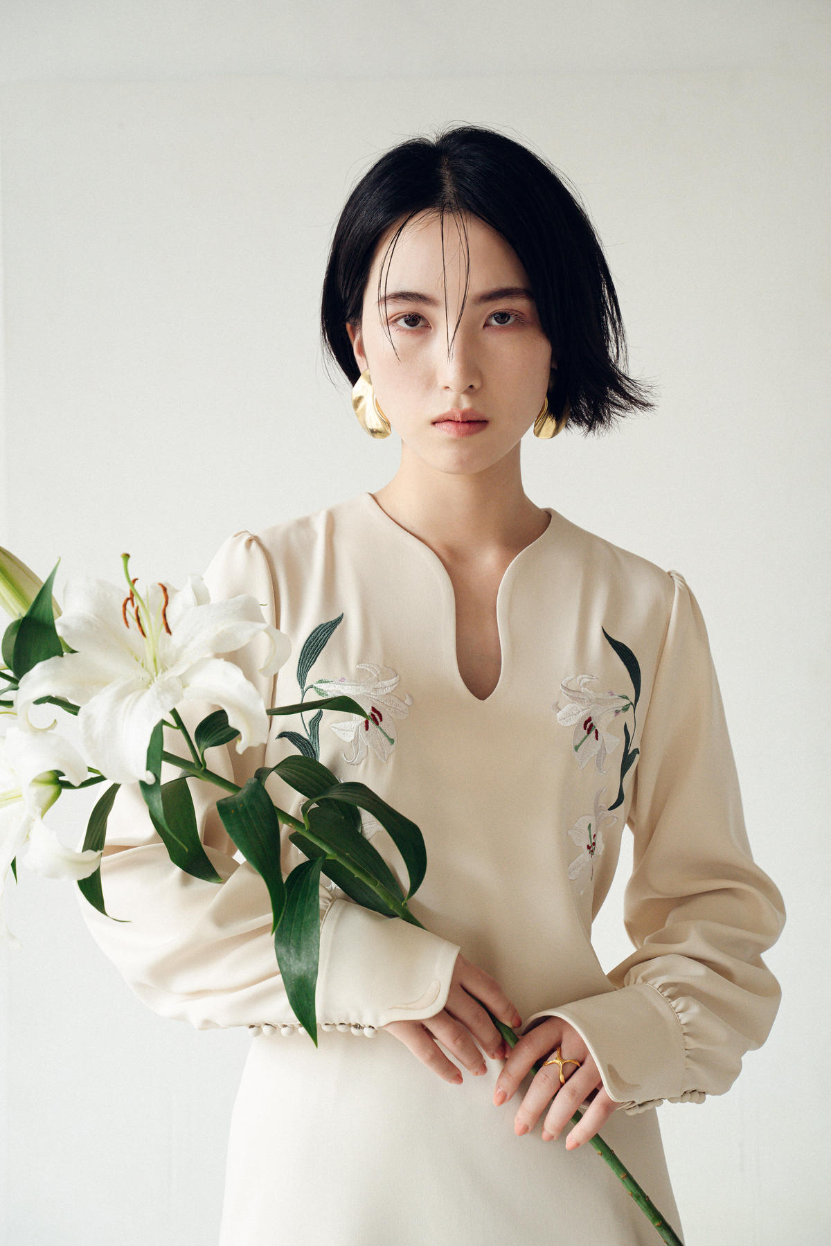 おトク情報がいっぱい！ iconology 花を着るワンピース ブラック 百合 ワンピース