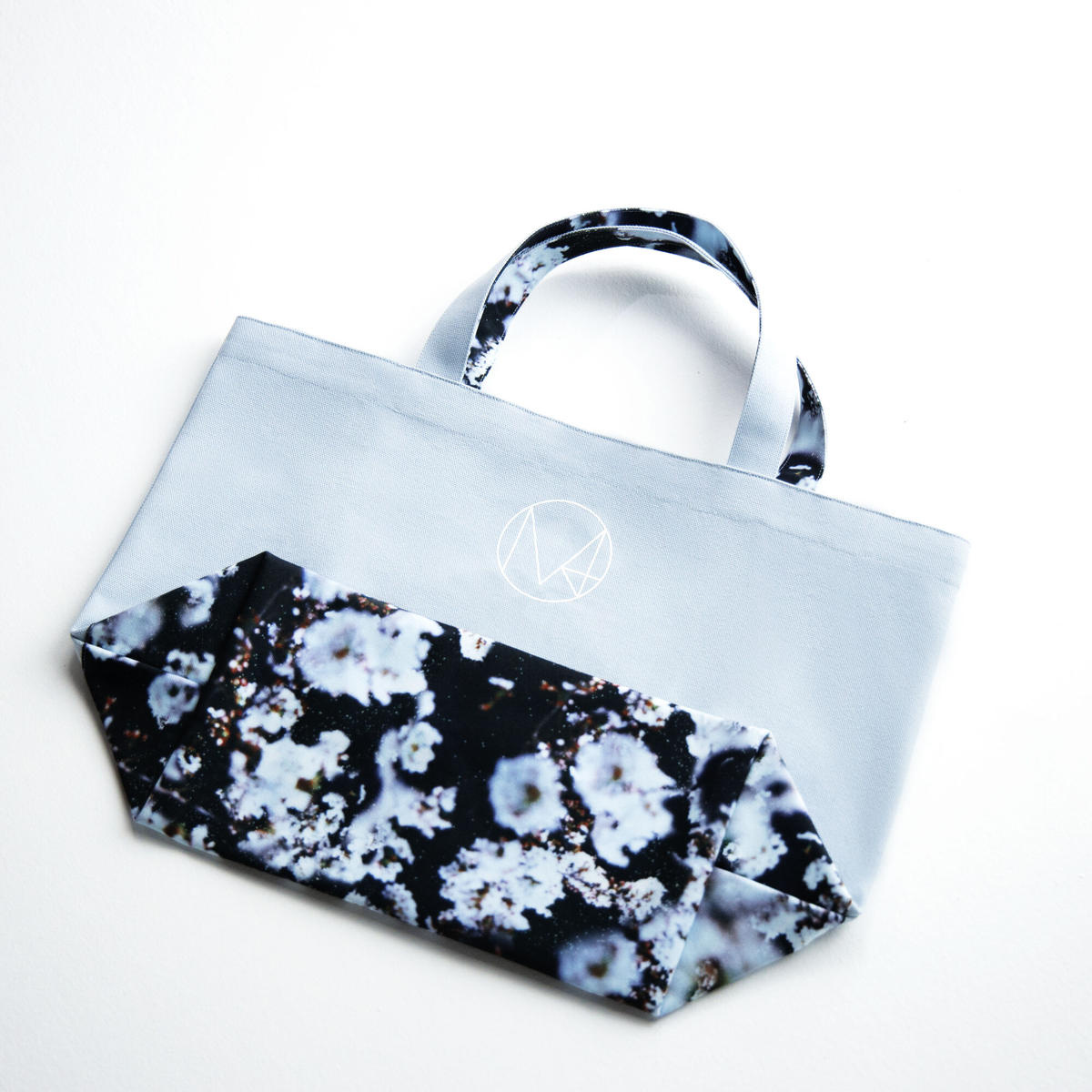 トートバッグ | Black Sakura【Limited to 120】 | MIKA NI... トートバッグ | Black Sakura【Limited to 120】 | MIKA NI...