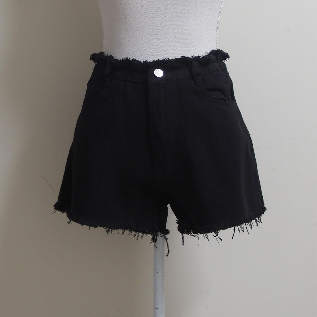 ダメージブラックデニムショートパンツ Min Plume Official Store