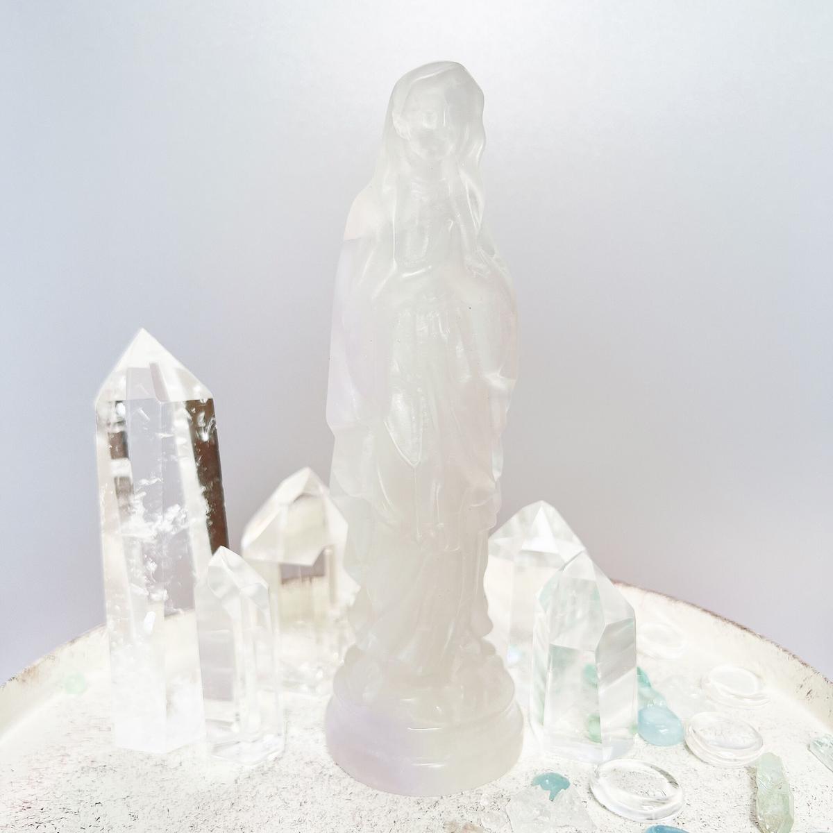 SALE/67%OFF】 美しいマリア像に見守られ進む道を知る フローライト