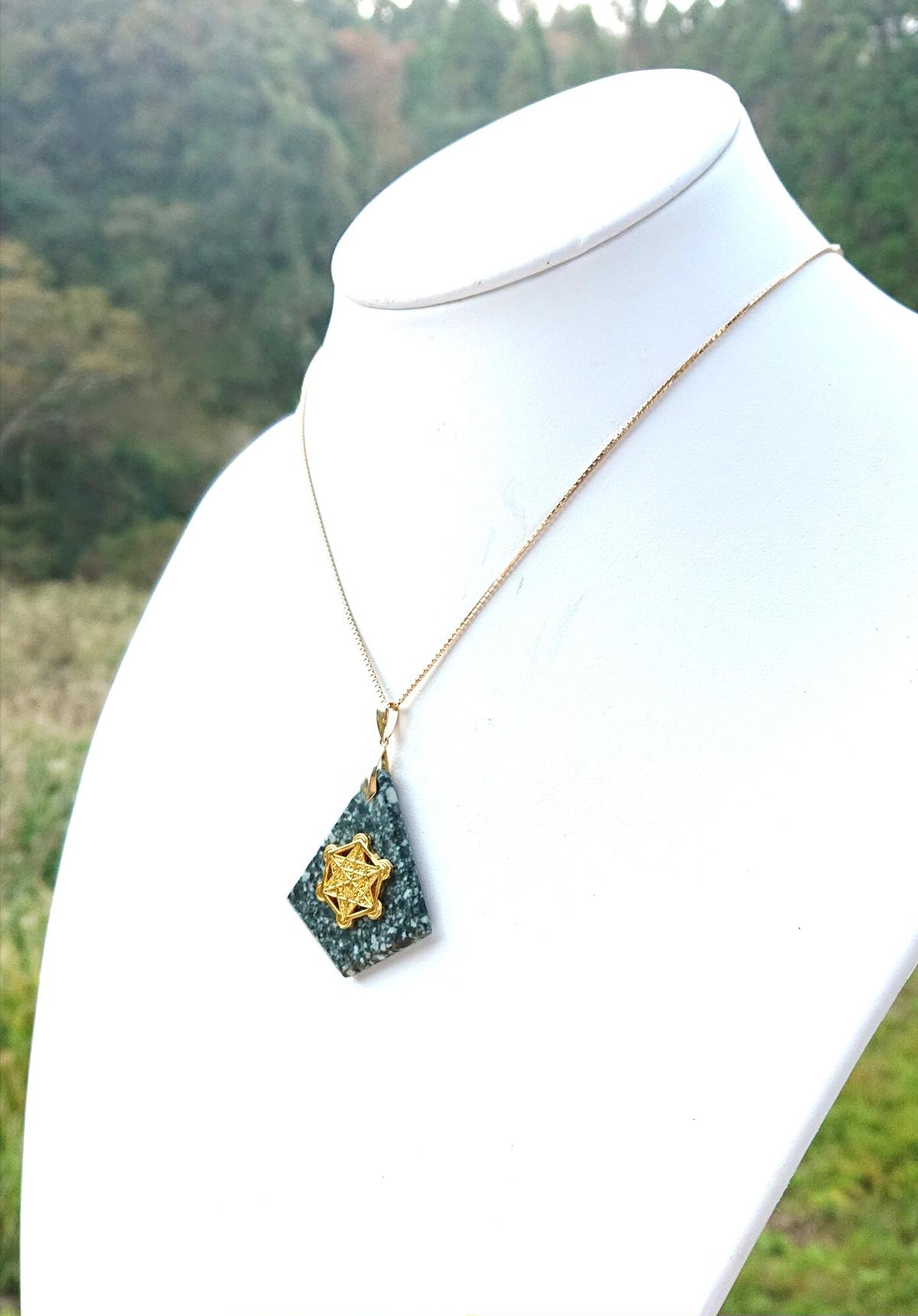 ワンランク上の洗練美を求める貴方へ 尋常ではない奇跡の国産 高波動石 あの世界的トップアス