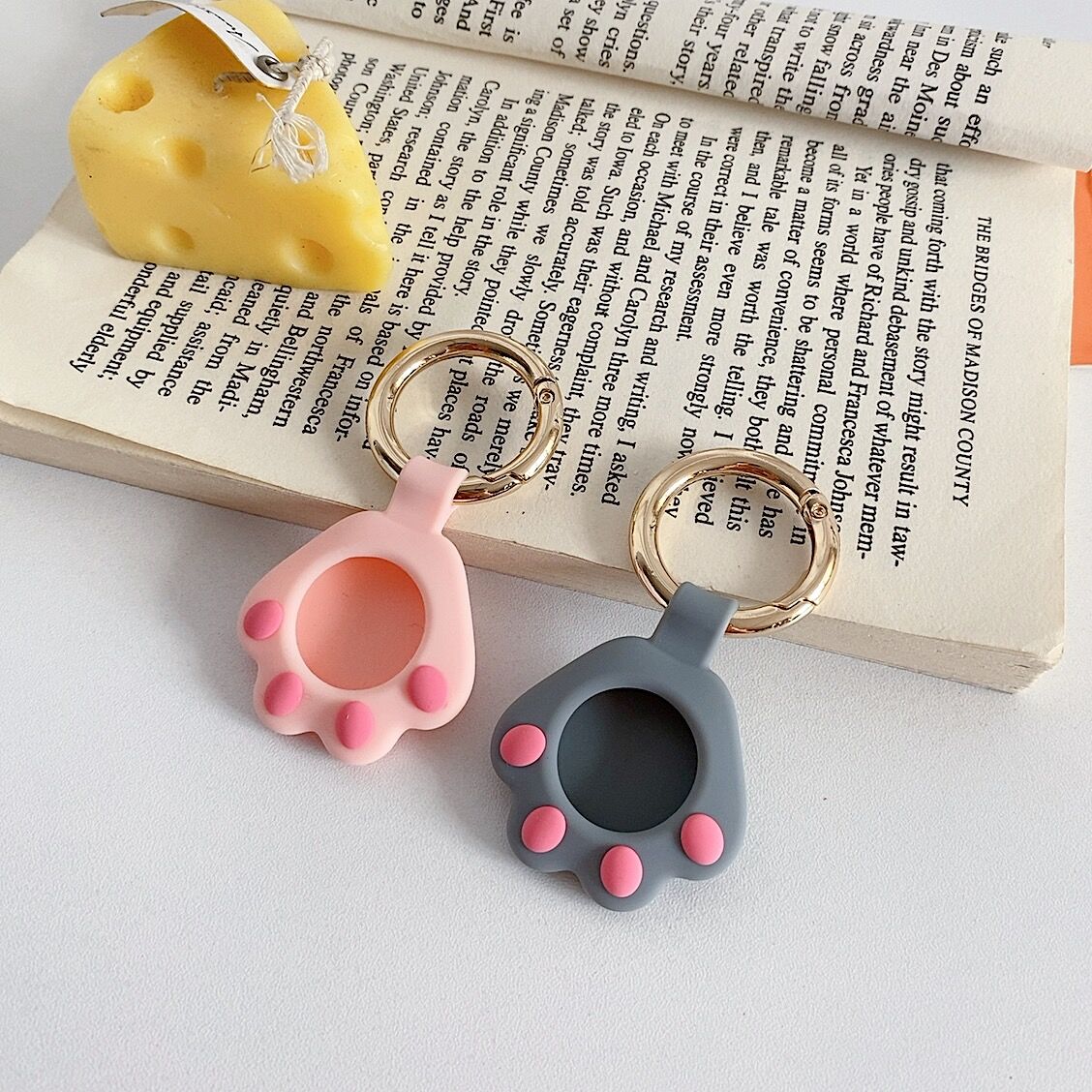 超可愛い猫爪 AirTag ケース Cat claws エアタグ保護カバー 高品質シリコ...