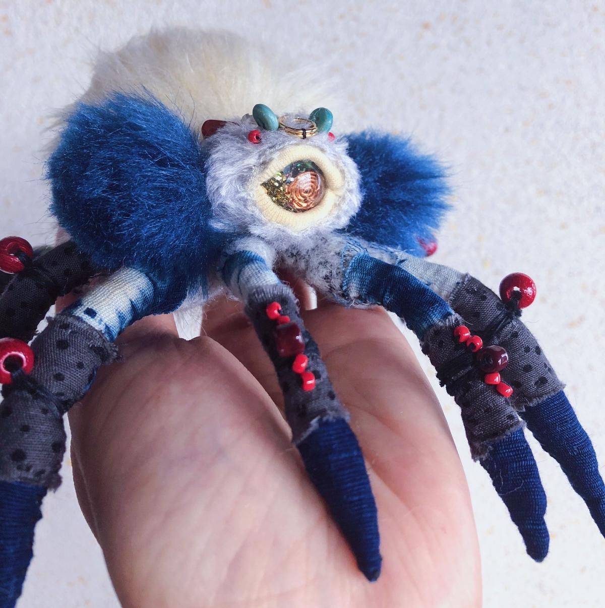 単眼蜘蛛 Indigo Blue Orgone Creatures 単眼蜘蛛 Indigo Blue Orgone Creatures