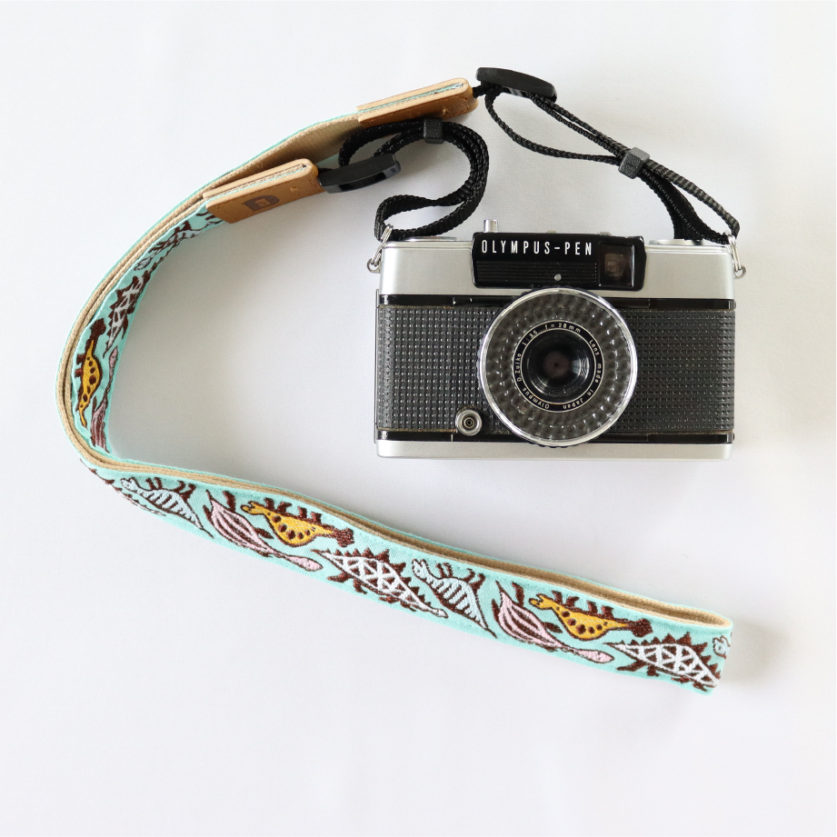 公式サイト 試作品 いちごのカメラキャップストラップ ファッション雑貨 Palmettoplaza Com