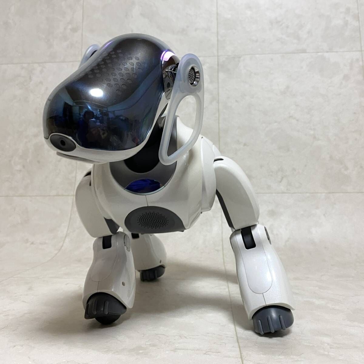 Sony Aibo ERS-7 ジャンク　ソニー　ロボット Sony AIBO Model ERS-7 White Robot Dog working with Box gift